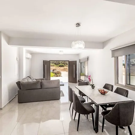 Adriana By The Sea Pomos