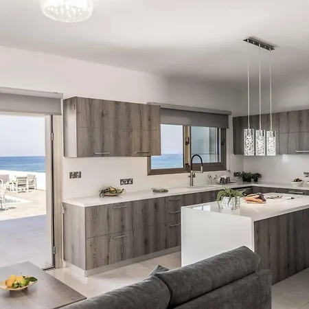 Adriana By The Sea * Pomos