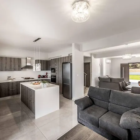 Villa Adriana By The Sea *