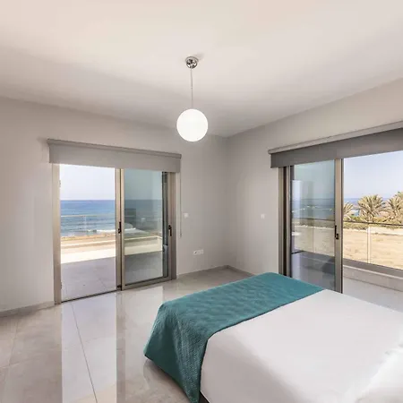 Adriana By The Sea Pomos